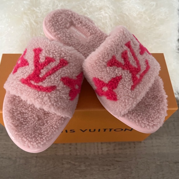 Louis Vuitton Magnetic Mule - Picture 2 of 11